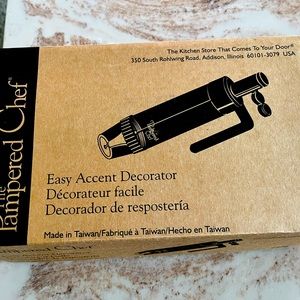 The Pampered Chef Easy Accent Decorator